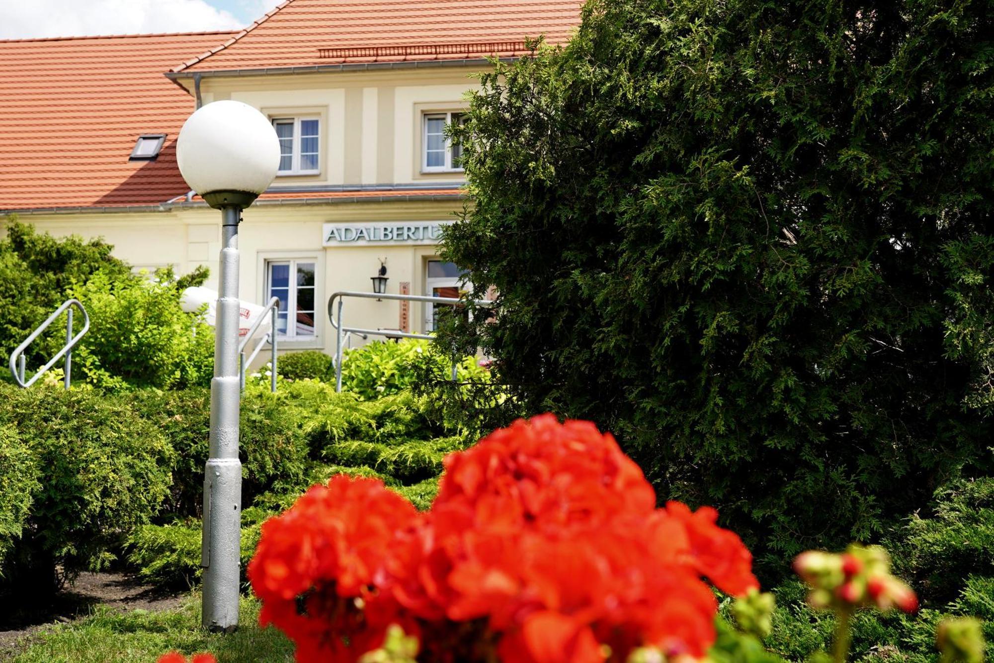 Hotel Adalbertus Gniezno Exteriör bild