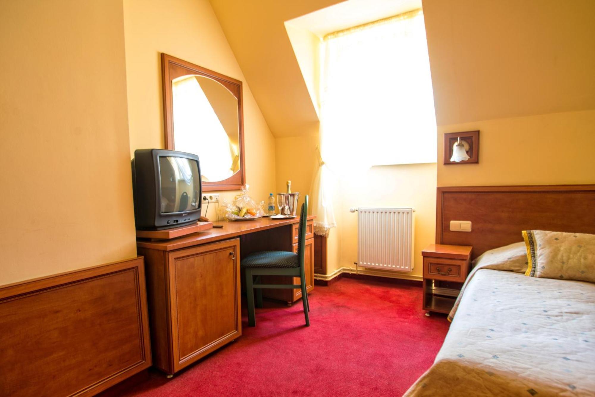 Hotel Adalbertus Gniezno Rum bild
