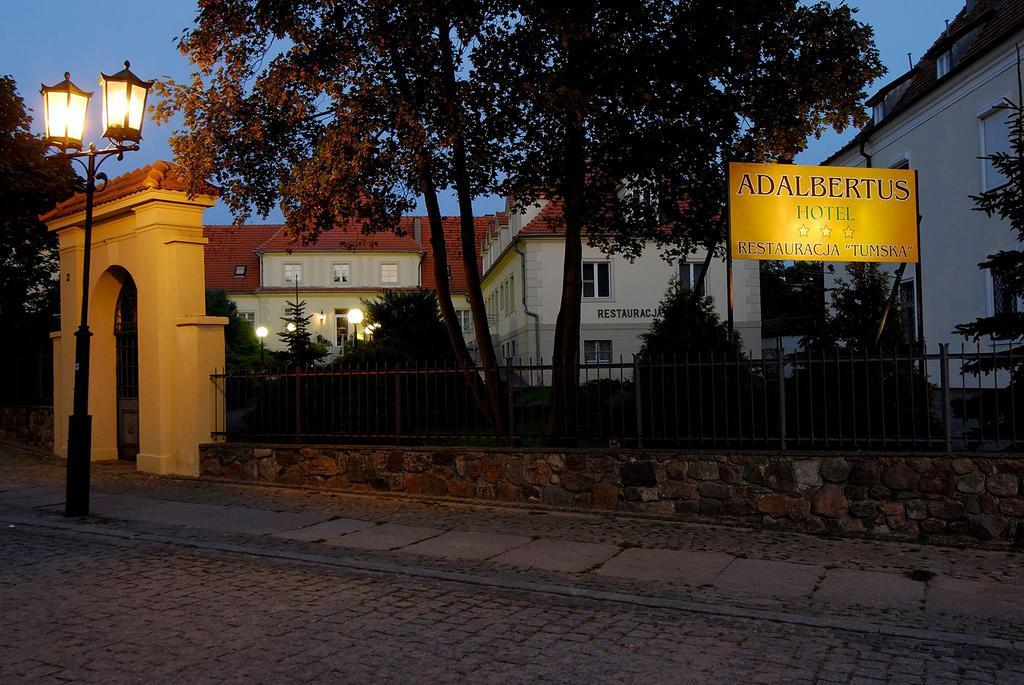 Hotel Adalbertus Gniezno Exteriör bild