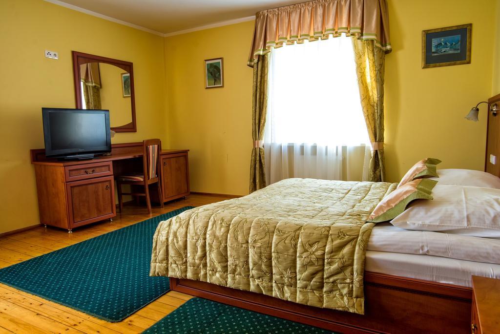 Hotel Adalbertus Gniezno Rum bild
