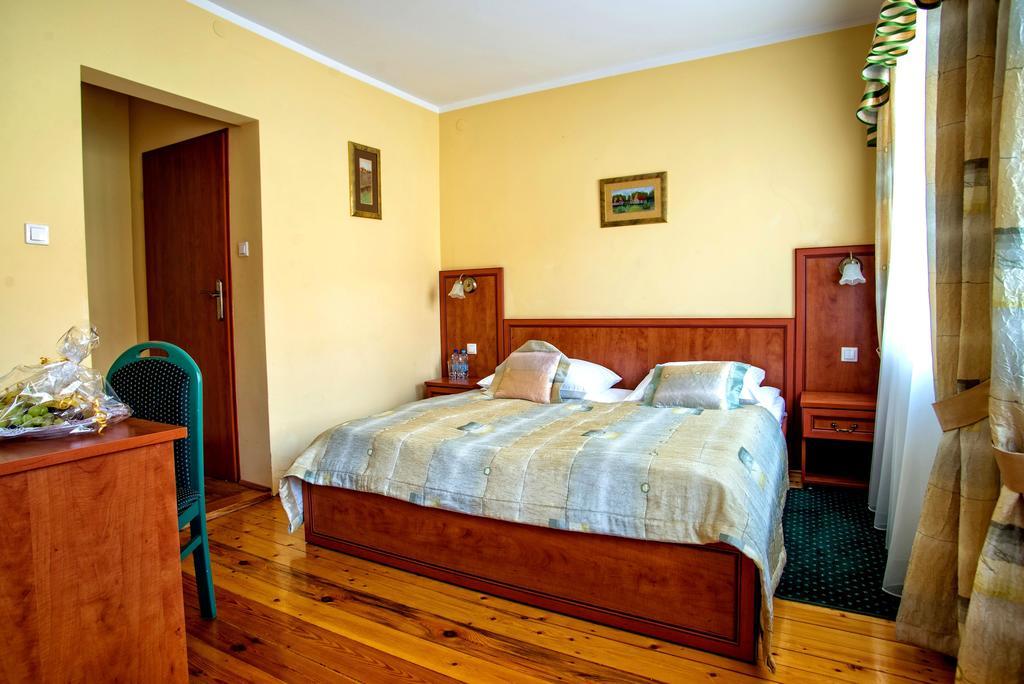 Hotel Adalbertus Gniezno Rum bild